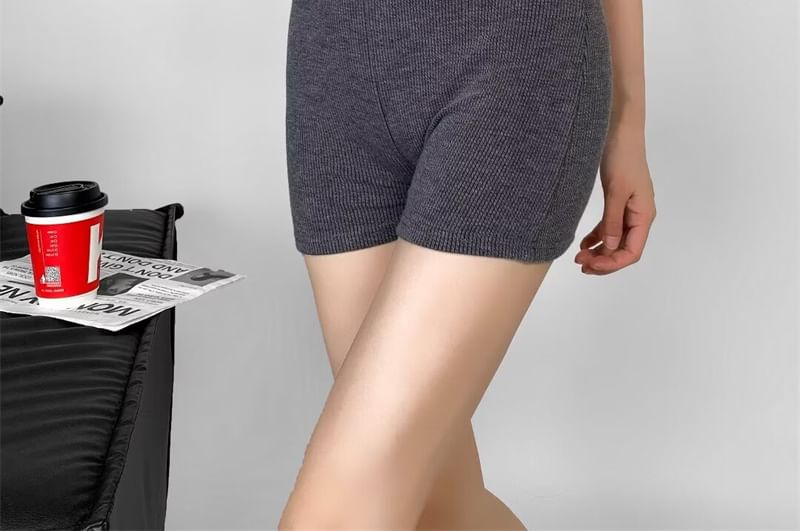 Bazer - Mouwloze coltrui met sleutelgatprint
