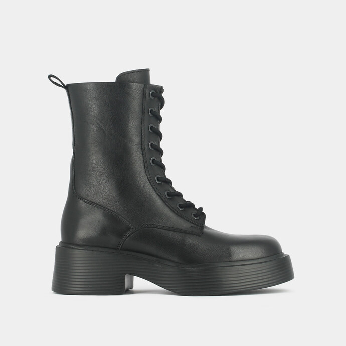 Boots à lacets, plateformes et bouts carrés  en cuir noir