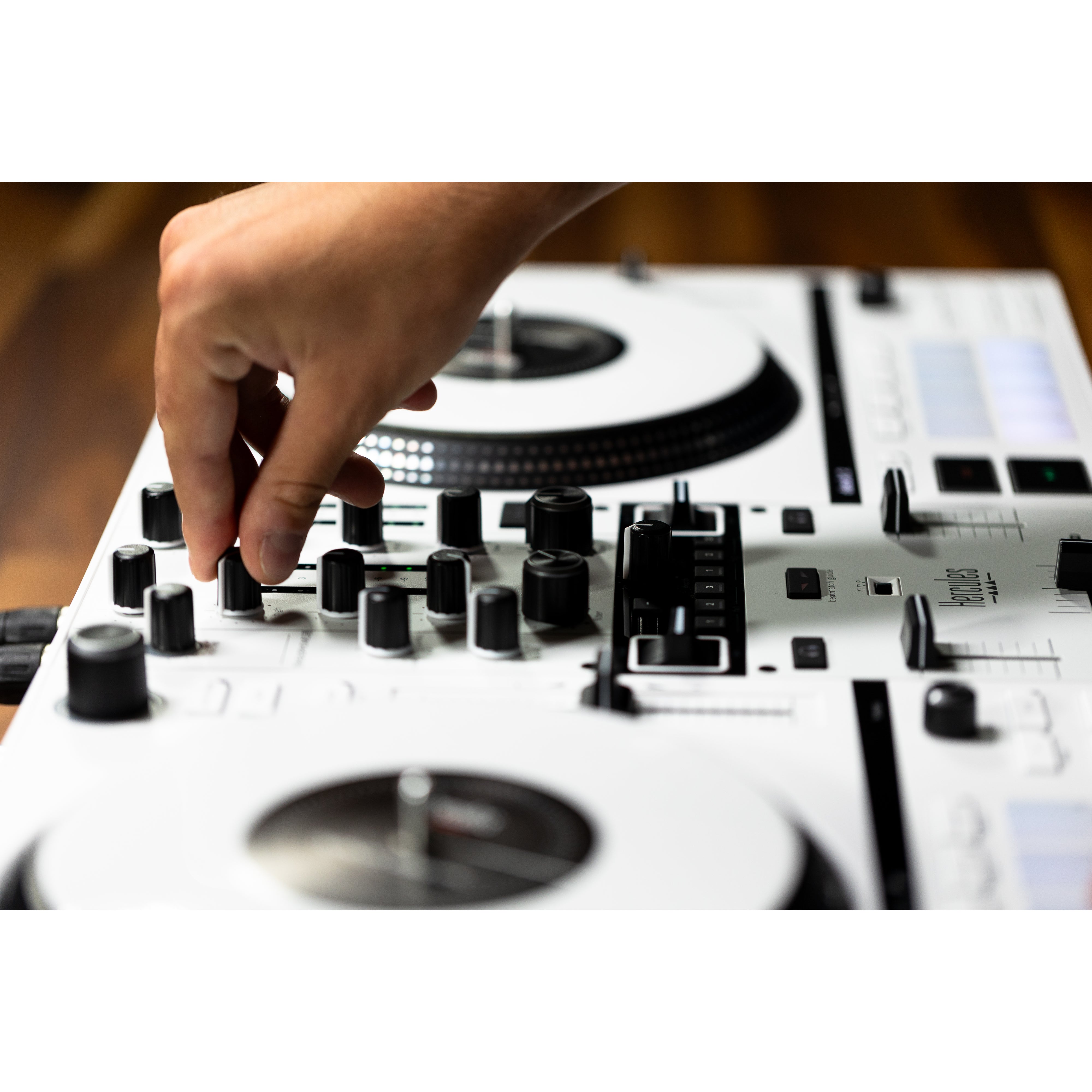 Hercules DJControl Inpulse T7 White Edition DJ controller