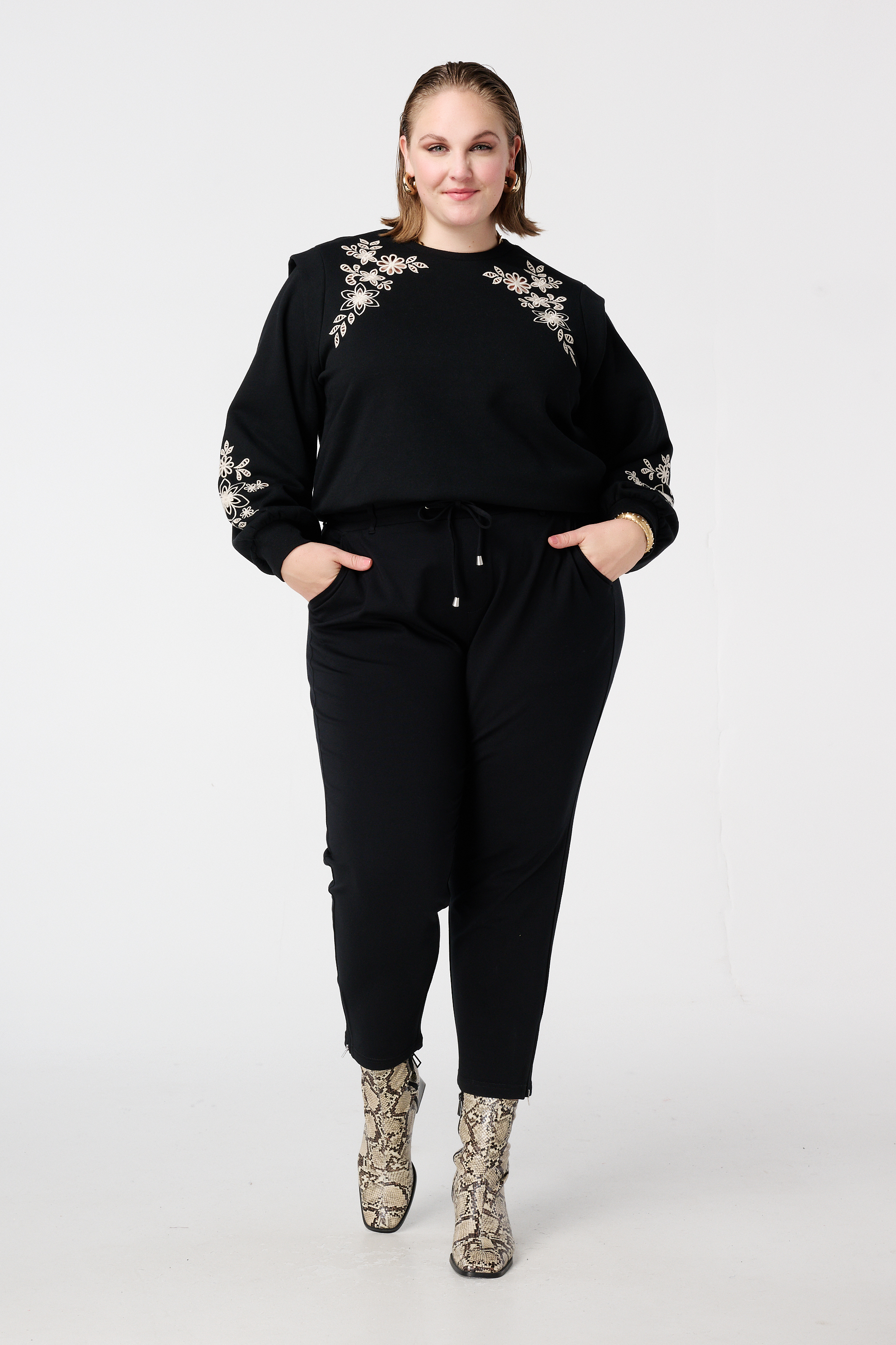 Sweater met opengewerkt borduursel Zwart