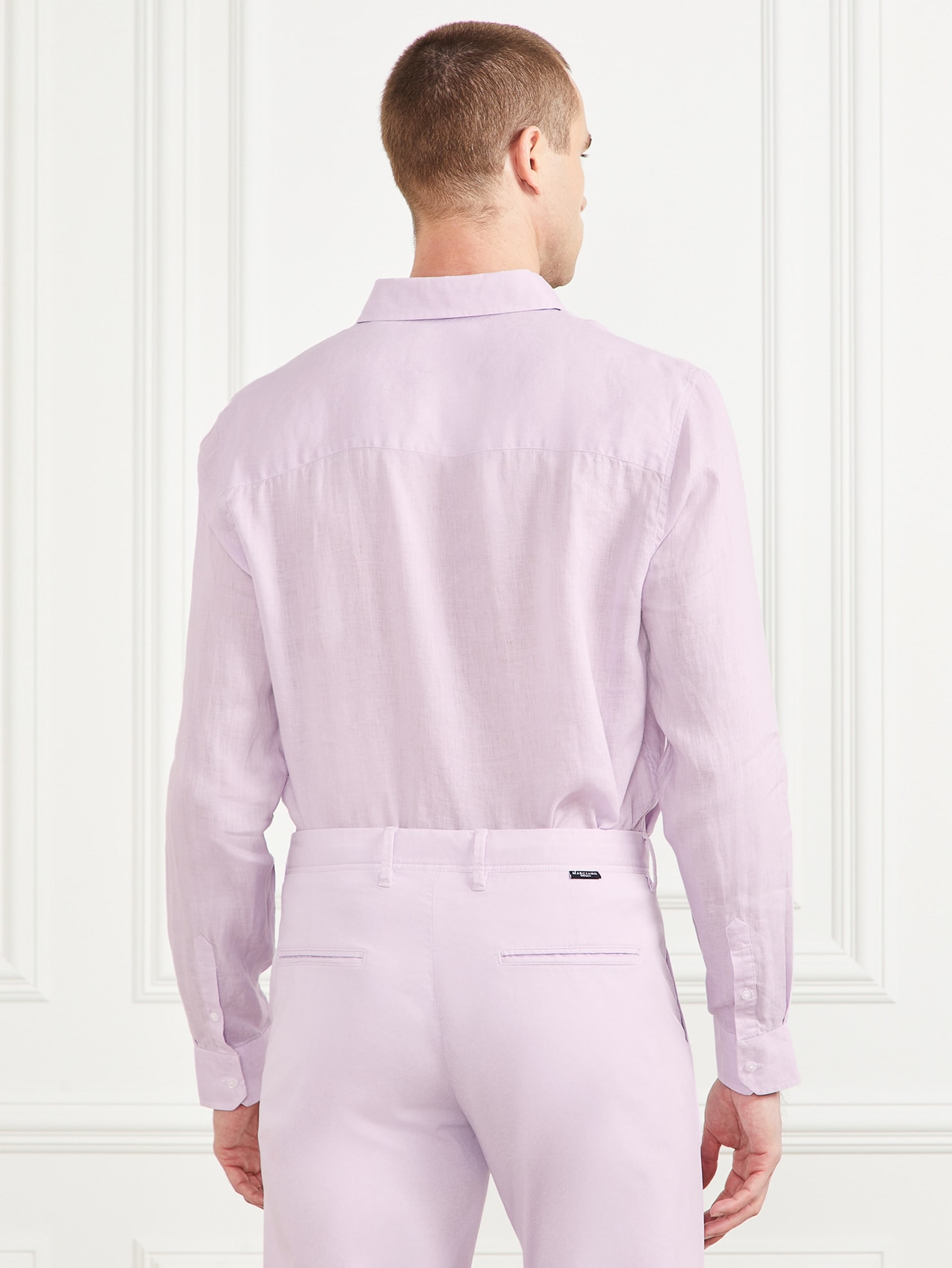 Camisa de linho italiana com punho entalhado