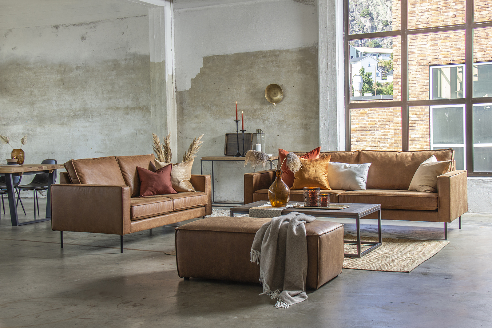 Westin pall I Colorado Cognac (70% hud og 30% polyester) med sorte ben