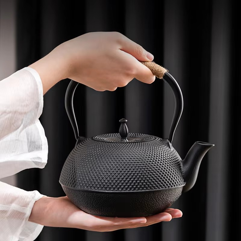 (900ml) Gusseisen Tee Kanne mit Filter Sieb Japanischer Teebereiter Traditionelle Karaffe Getränke Krug für Losen Tee - Schwarz