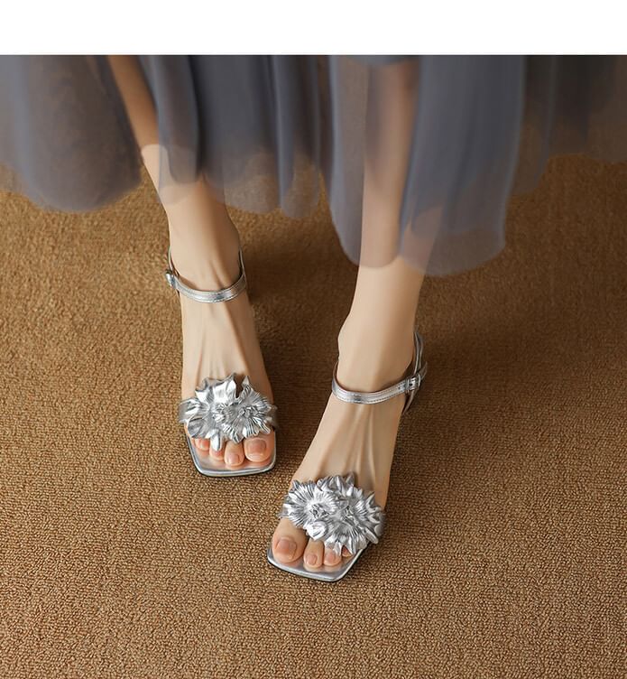 Niuna - Sandalen met dikke hak en bloemen