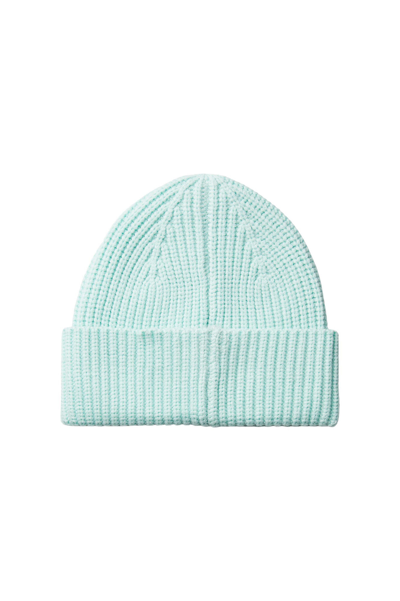 Gorro de malha macia com aba enrolada e detalhe com a inscrição 