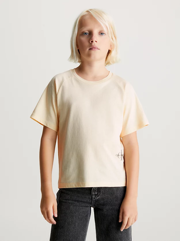 Camiseta com logo de corte quadrado