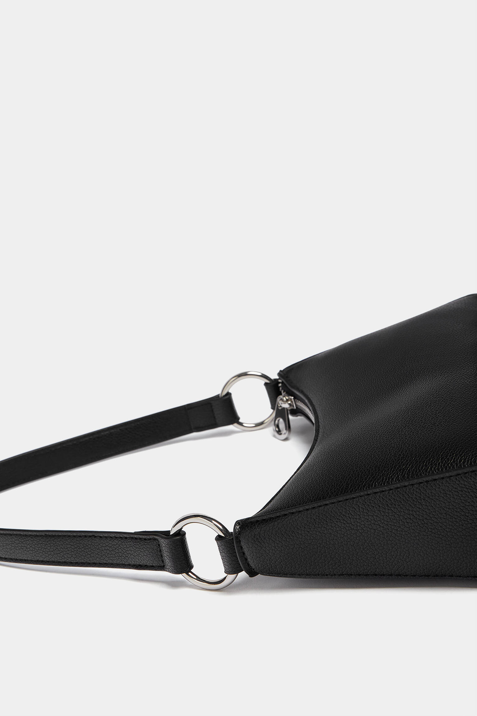 Bolsa de ombro com quadrados - preta