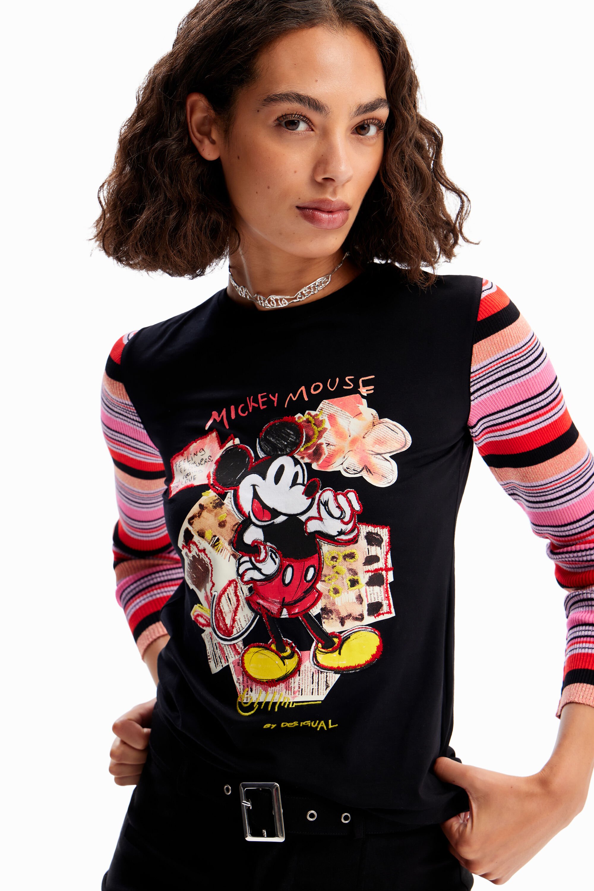 camiseta com patch do Mickey Mouse