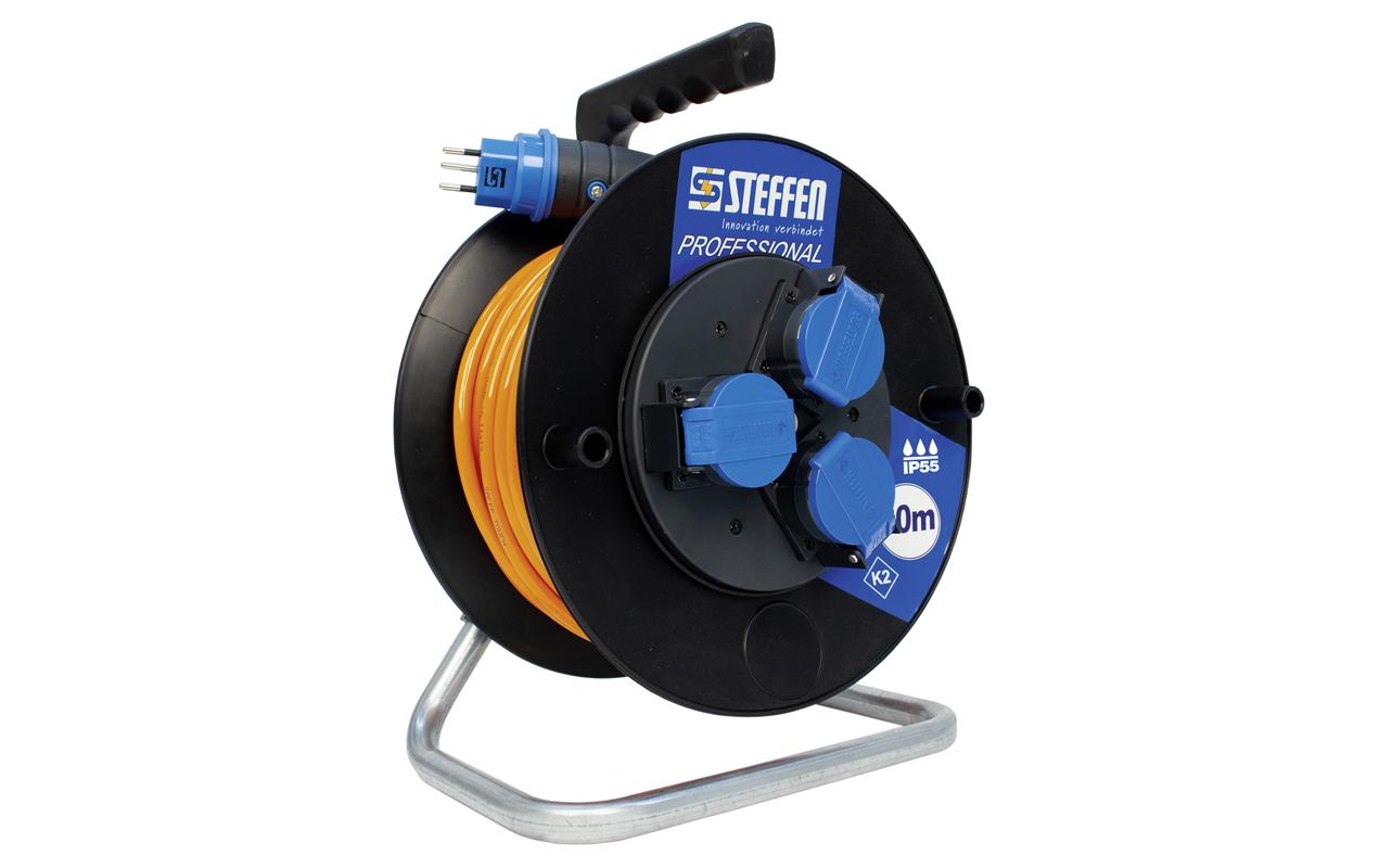 Kabelrolle Professional 30 m 3x T13, IP55, Schwarz<br>Kunststoff Kabelrolle 3x T13 mit Deckel, IP55, EPR-PUR 3x 1.5 mm2 und 30 m langem Kabel