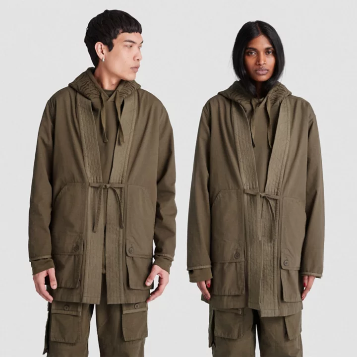 Casaco Kimono Timberland x CLOT Future73 unissex na cor verde escuro.