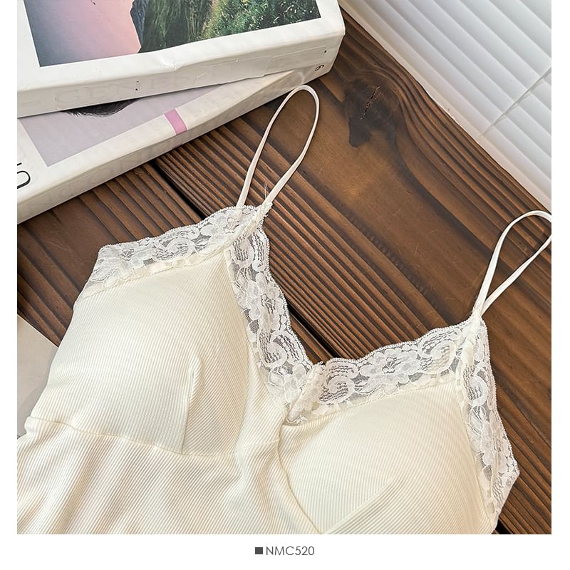 Lemongrass - Cami-top met kanten rand en pad