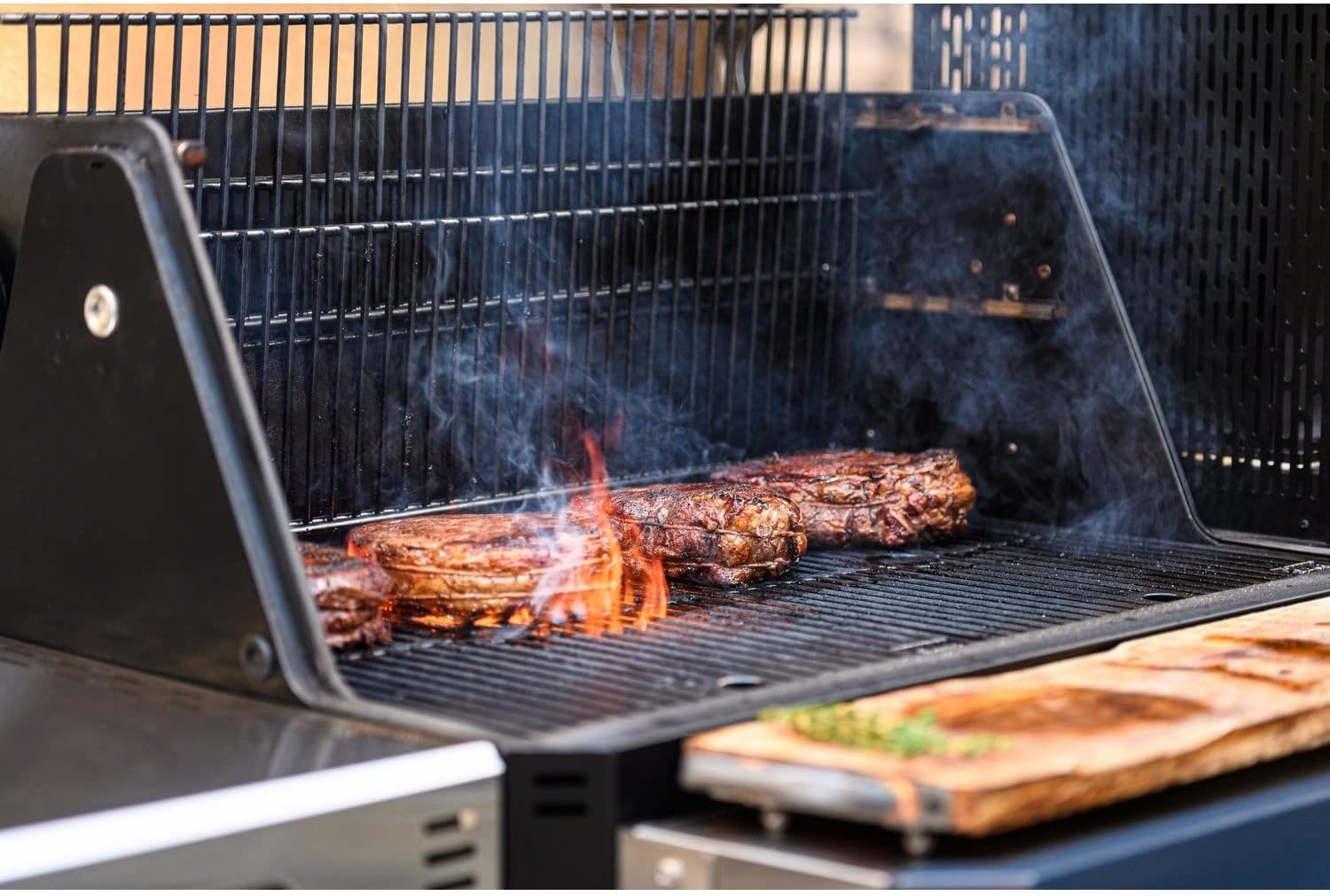 Masterbuilt® - Gravity Series 1050 Digitaler Holzkohlegrill + Smoker, Schwarz