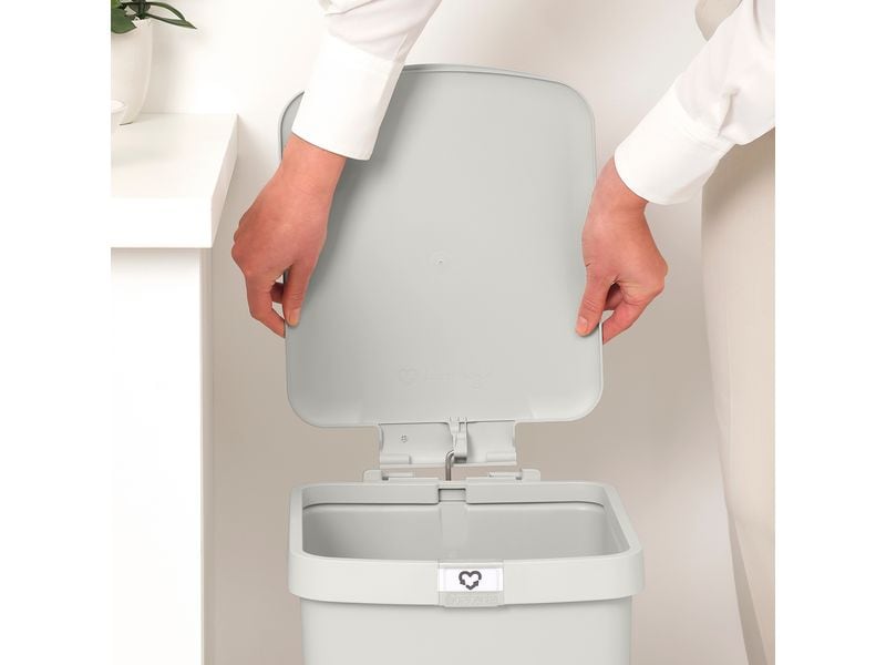 Brabantia Recyclingbehälter StepUp 25 l, Hellgrau Treteimer für Recyclingmaterialien