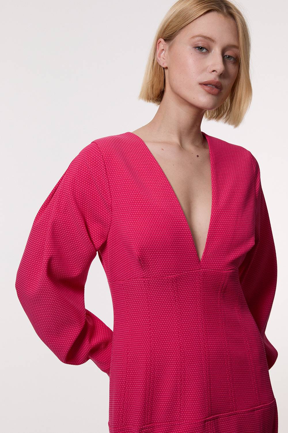 KarenMillen Petite robe mi-longue texturée ajustée à taille basse et manches mi-longues