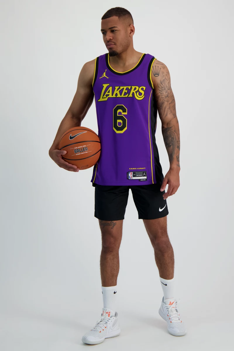 Nike Los Angeles Lakers LeBron James Herren Basketballtrikot