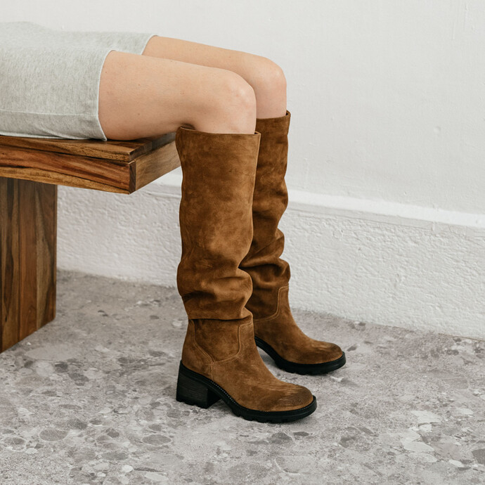 Bottes à talons et semelles crantées  en croute cognac