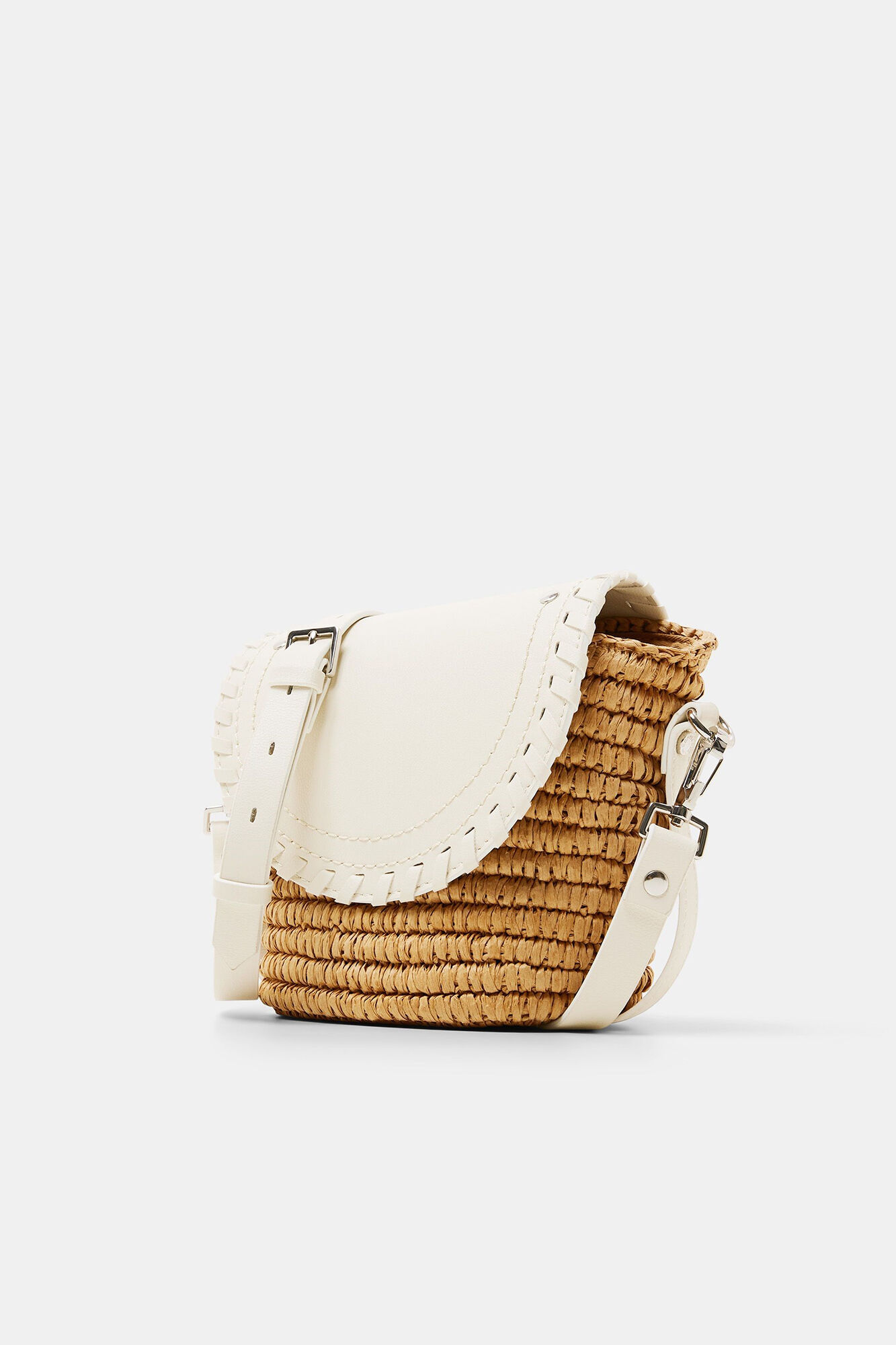 Bolsa de ombro em ráfia com aba - Branca