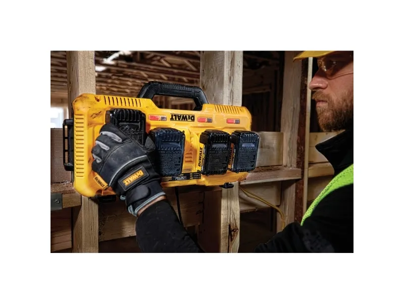 DeWALT DCB104-QW - Batterioplader - 4 x batterier lader op - 8 A - 4 output-stikforbindelser
