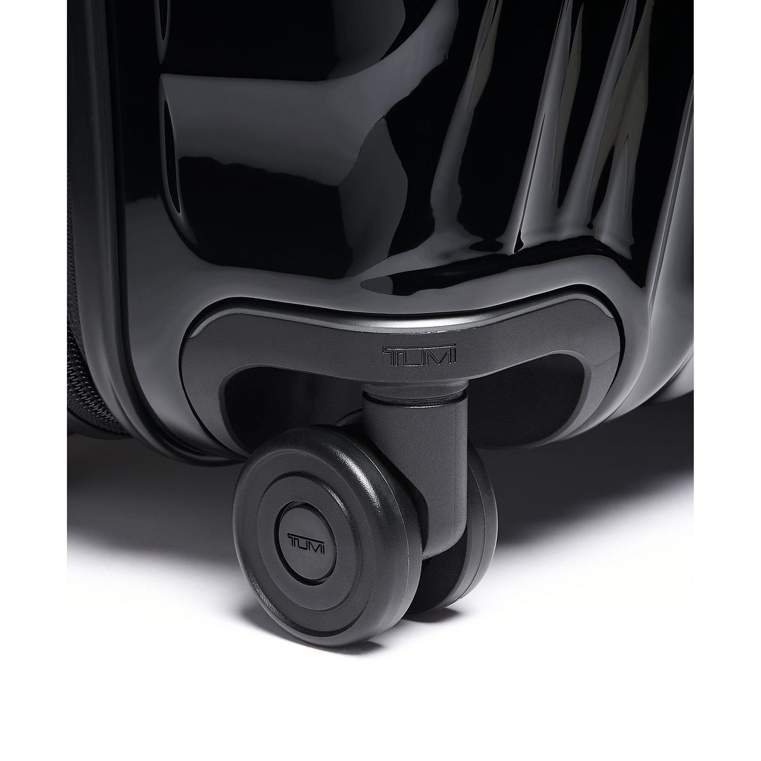 Tumi 19 Degree Short Trip Expandable 4 Wheeled Packing Case black