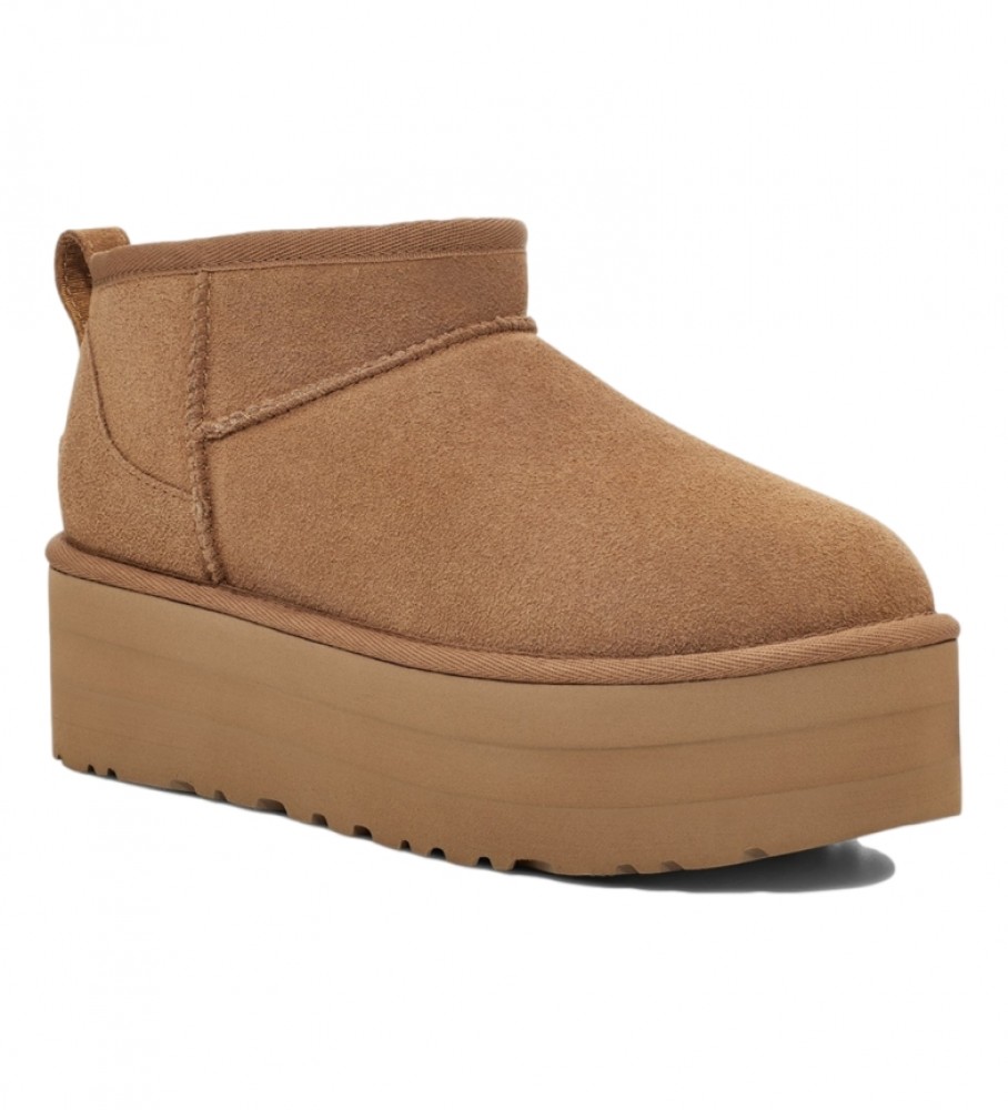 Botas de cano curto UGG em couro marrom, modelo Classic Ultra Mini Platform - Altura da plataforma: 5 cm -
