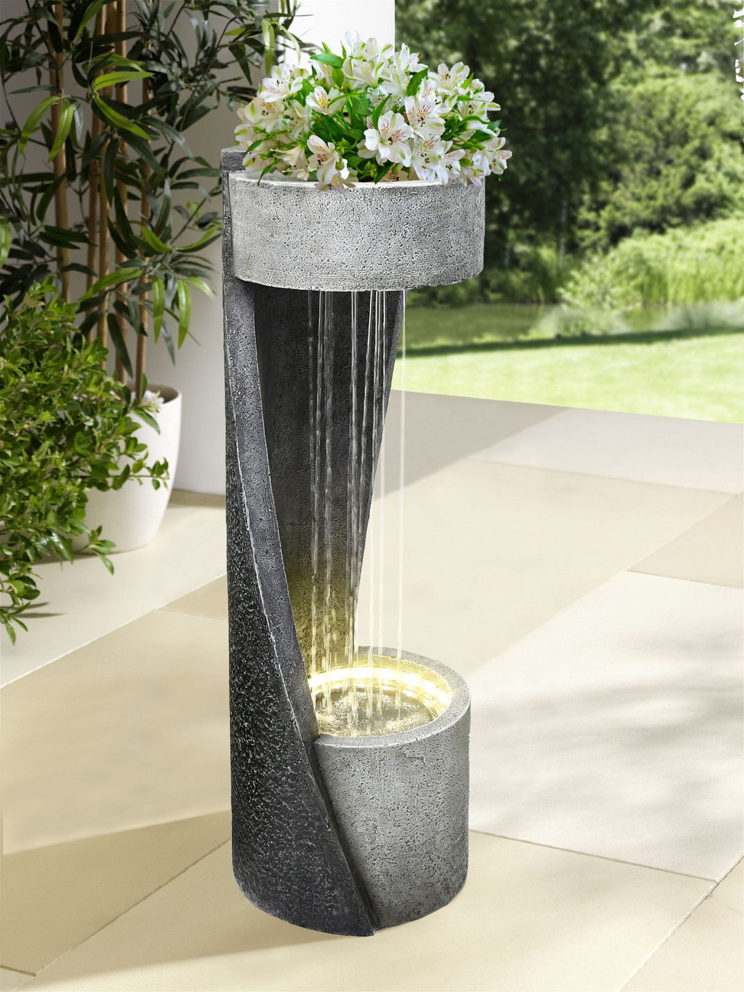 Gartenbrunnen mit Pflanzschale