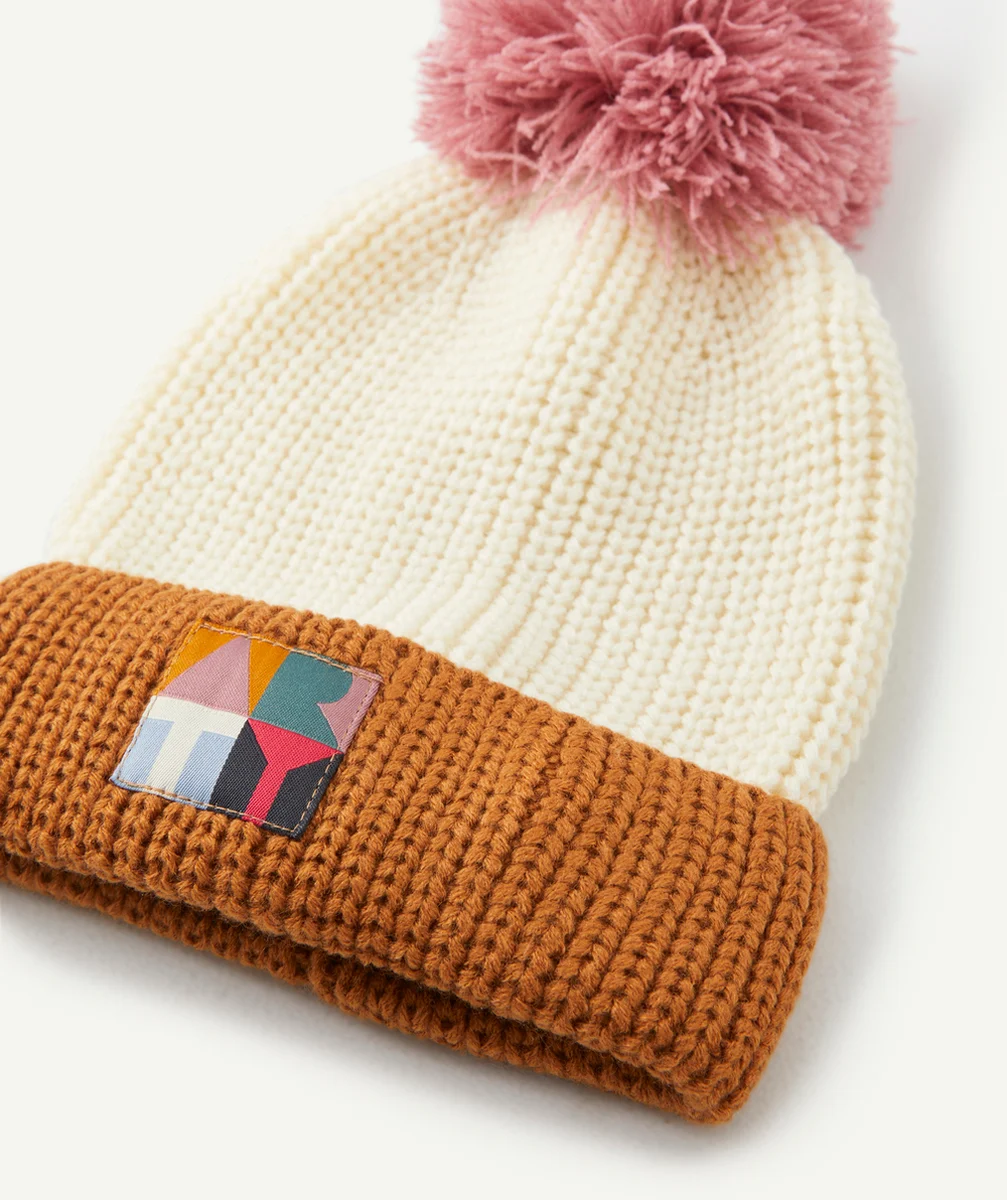 BONNET FILLE TRICOLORE EN FIBRES RECYCLÉES AVEC PATCH
