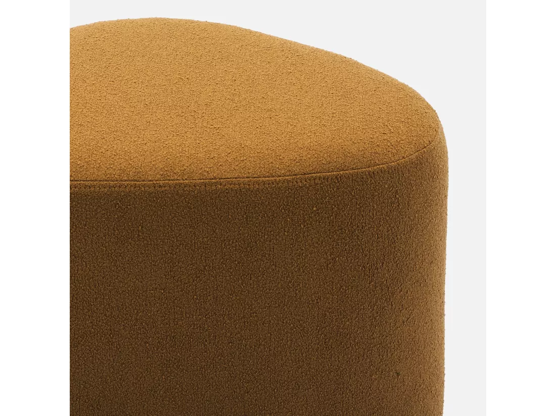 tabouret. pouf en forme de galet en tissu moutarde. TAO L 60 x P 44 x H 40cm