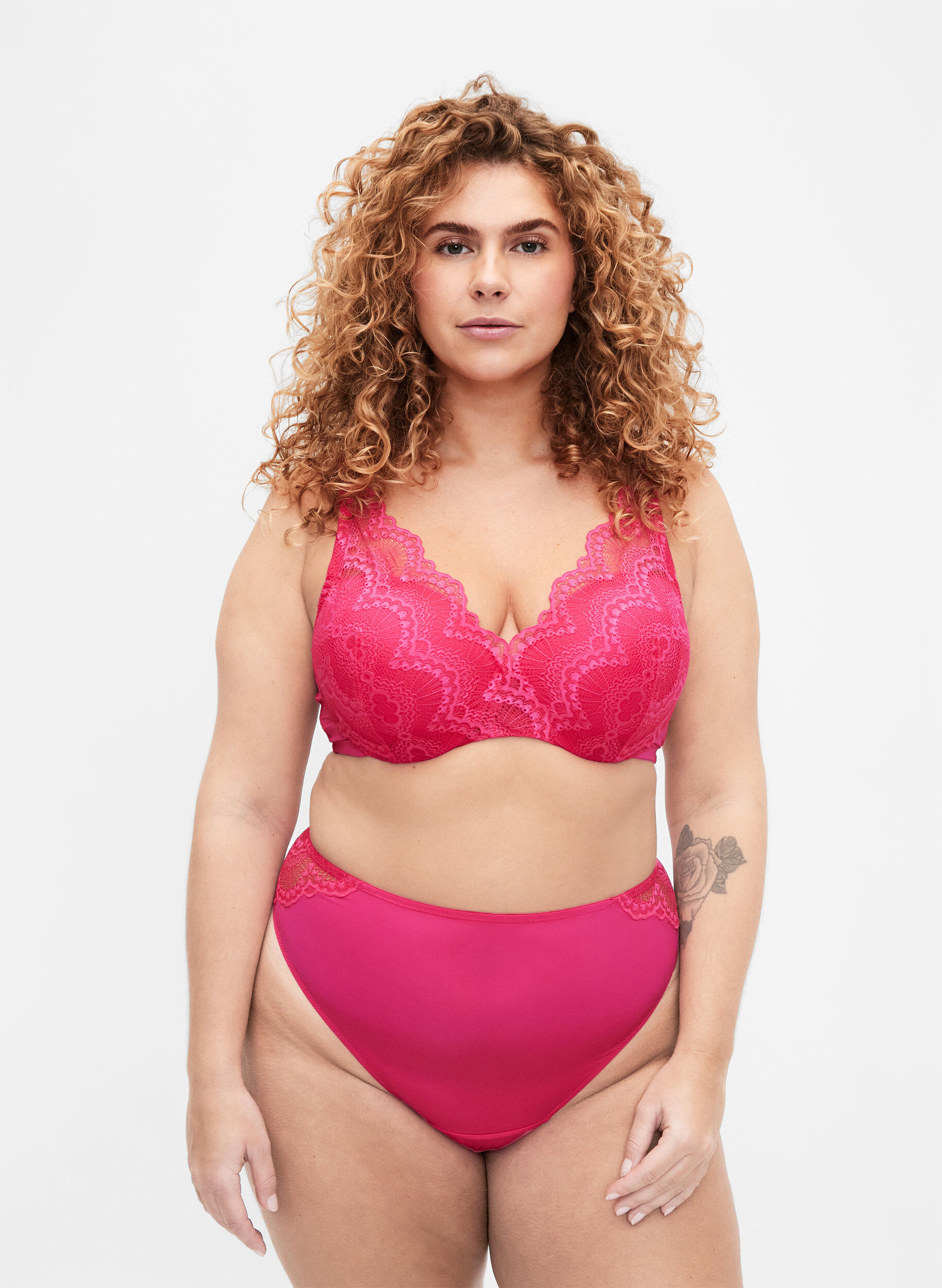 Brazilian blondetrusse med regulær talje