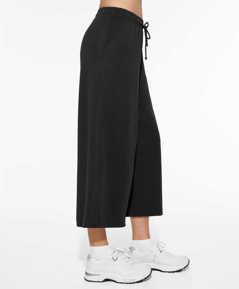 Calça cropped de pernas largas em modal macio ao toque