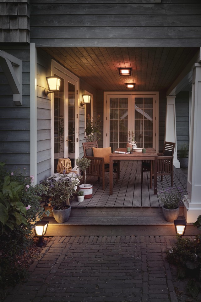Philips Hue - Econic Up Wall Lantern Outdoor - White & Color Ambiance