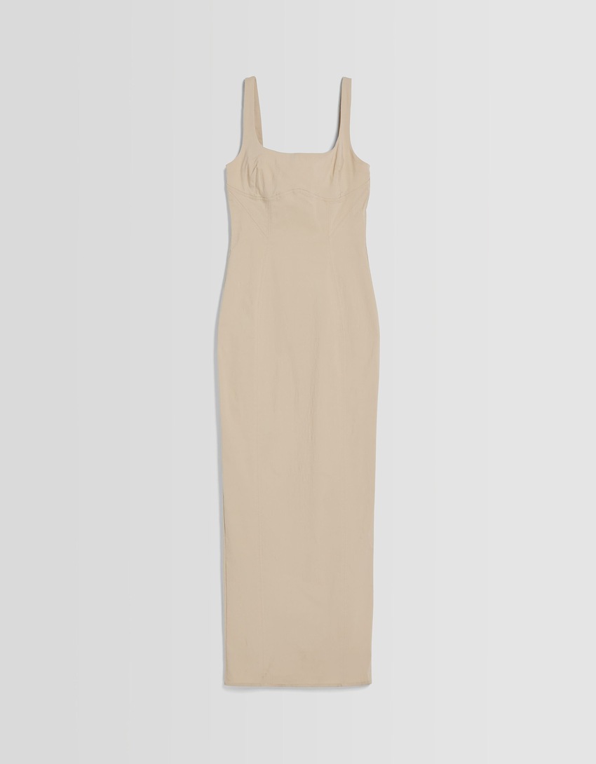 Vestido midi ajustado com alças largas.