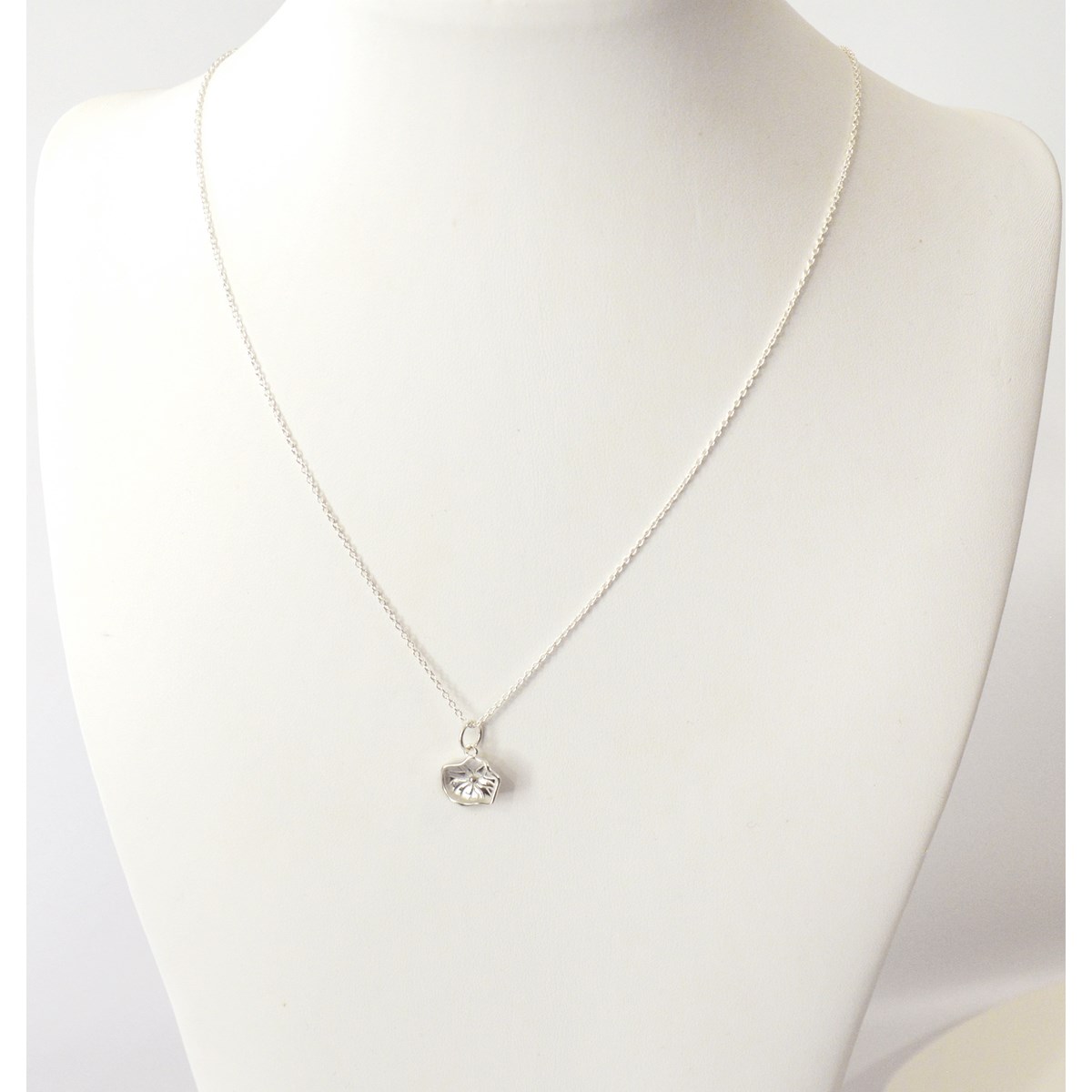 Collier délicat pendantif feulle de lotus argent 925