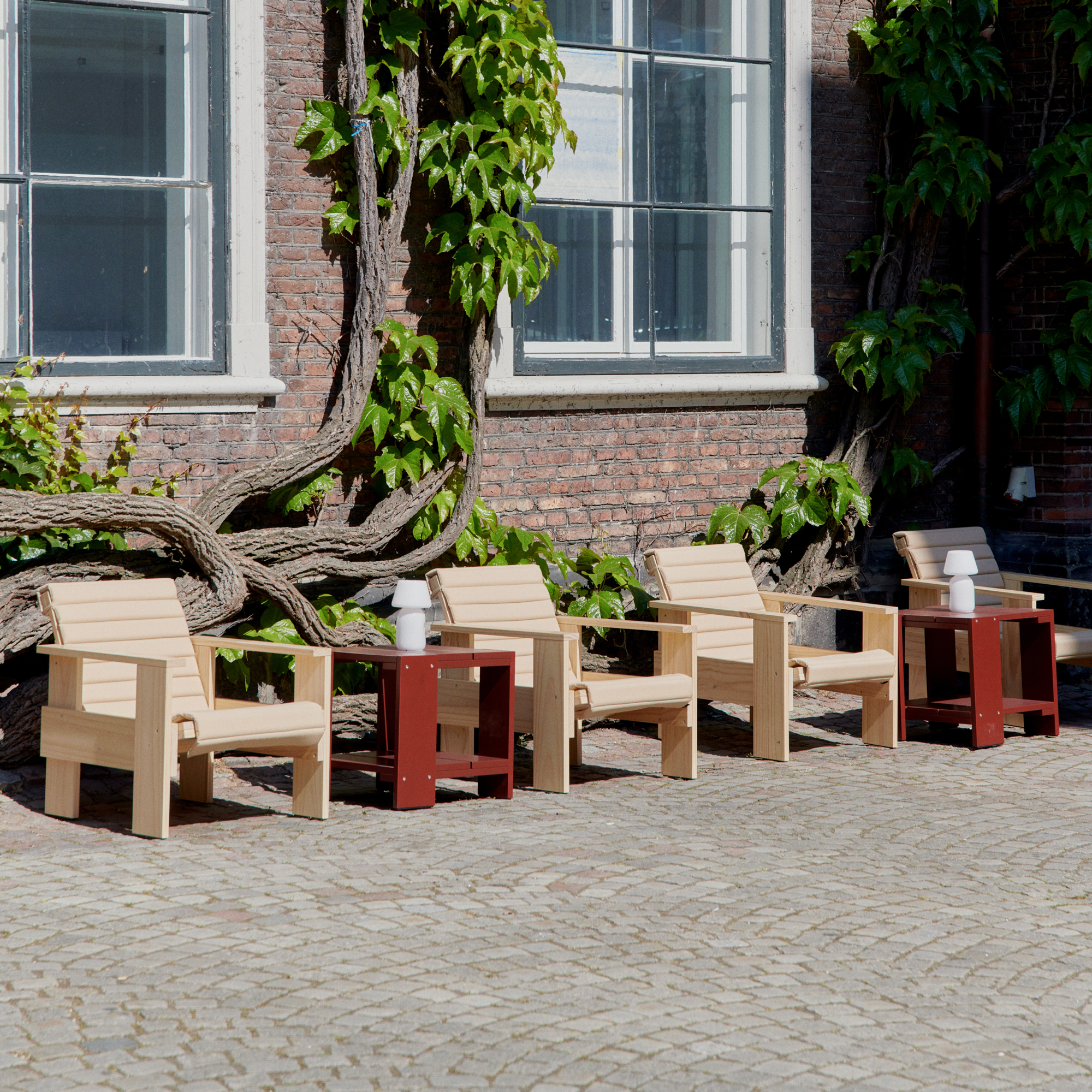 Loungestoel Crate Pinewood gelakt