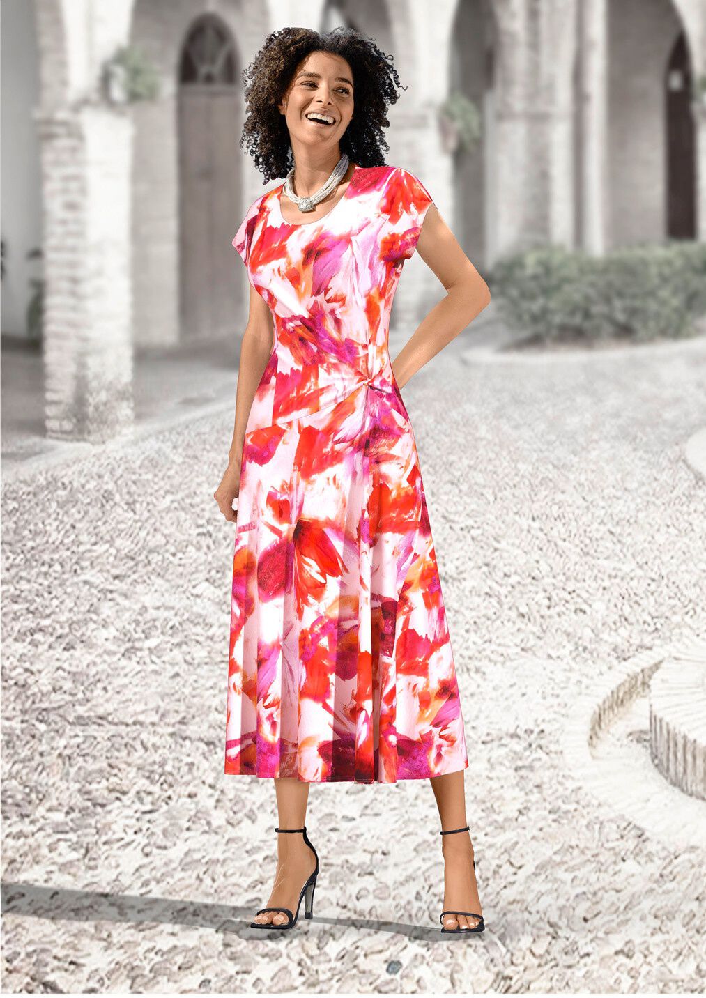 Kleid mit raffinierter Knotentechnik