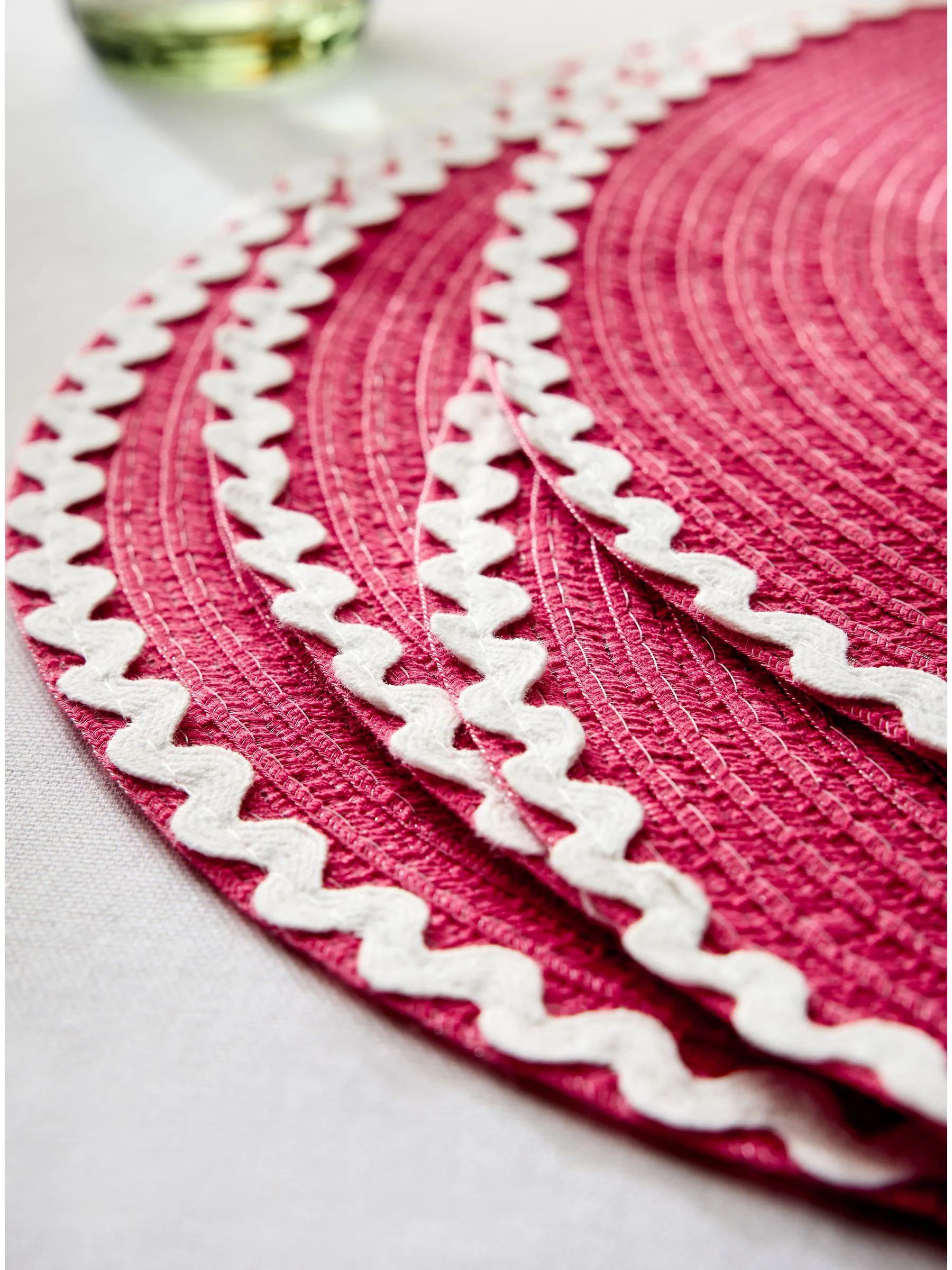 Set van 4 placemats met golvende rand
