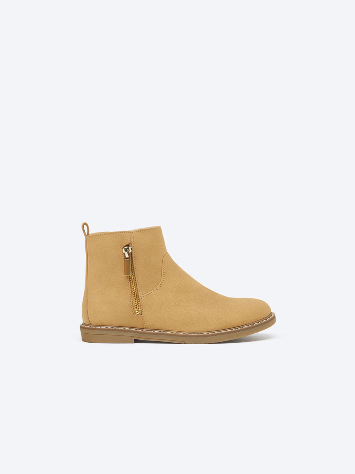 Bota de cano curto com zíper - Tom marrom