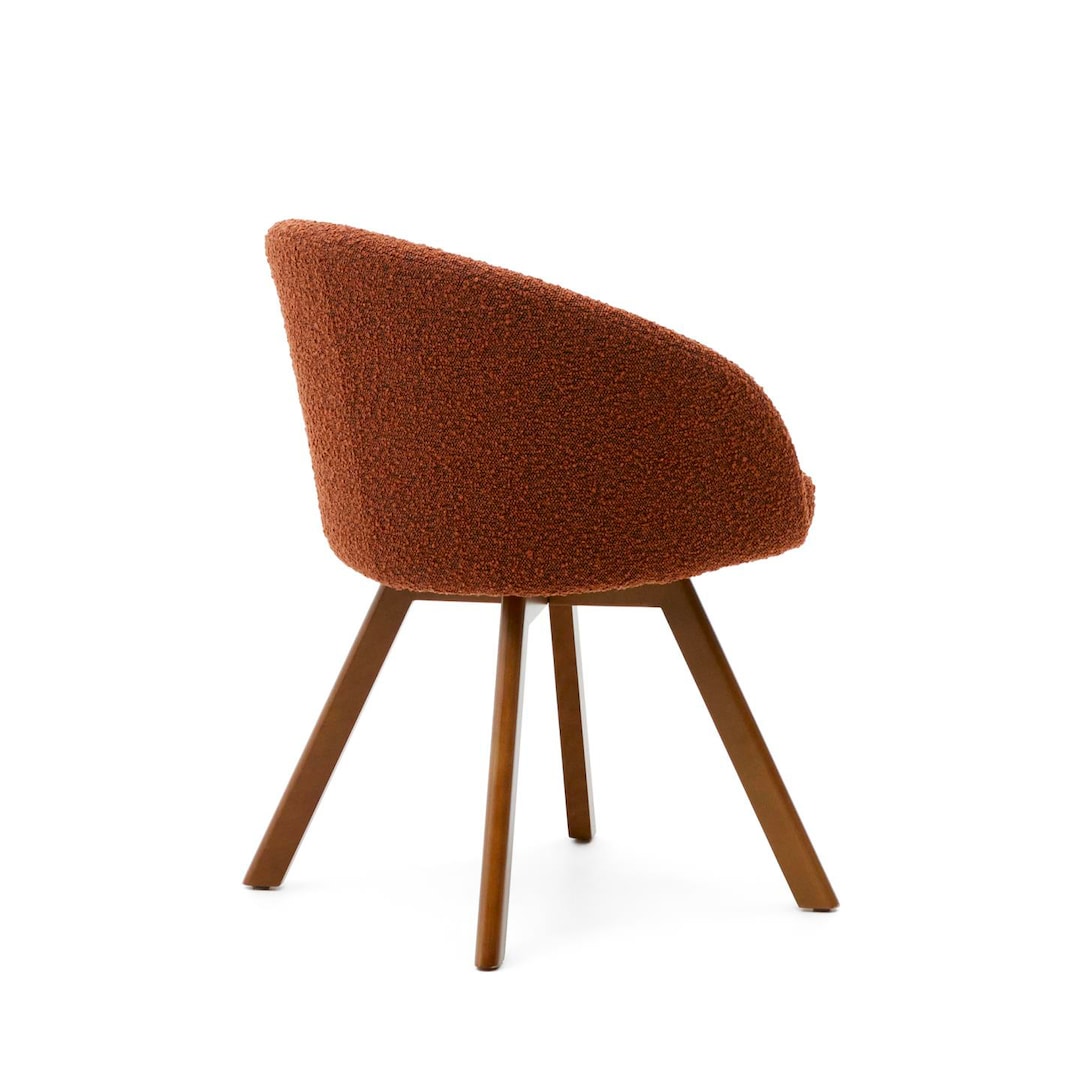 Kave Home Drehstuhl MARVIN braun/Buche massiv mit Nussholzfinish