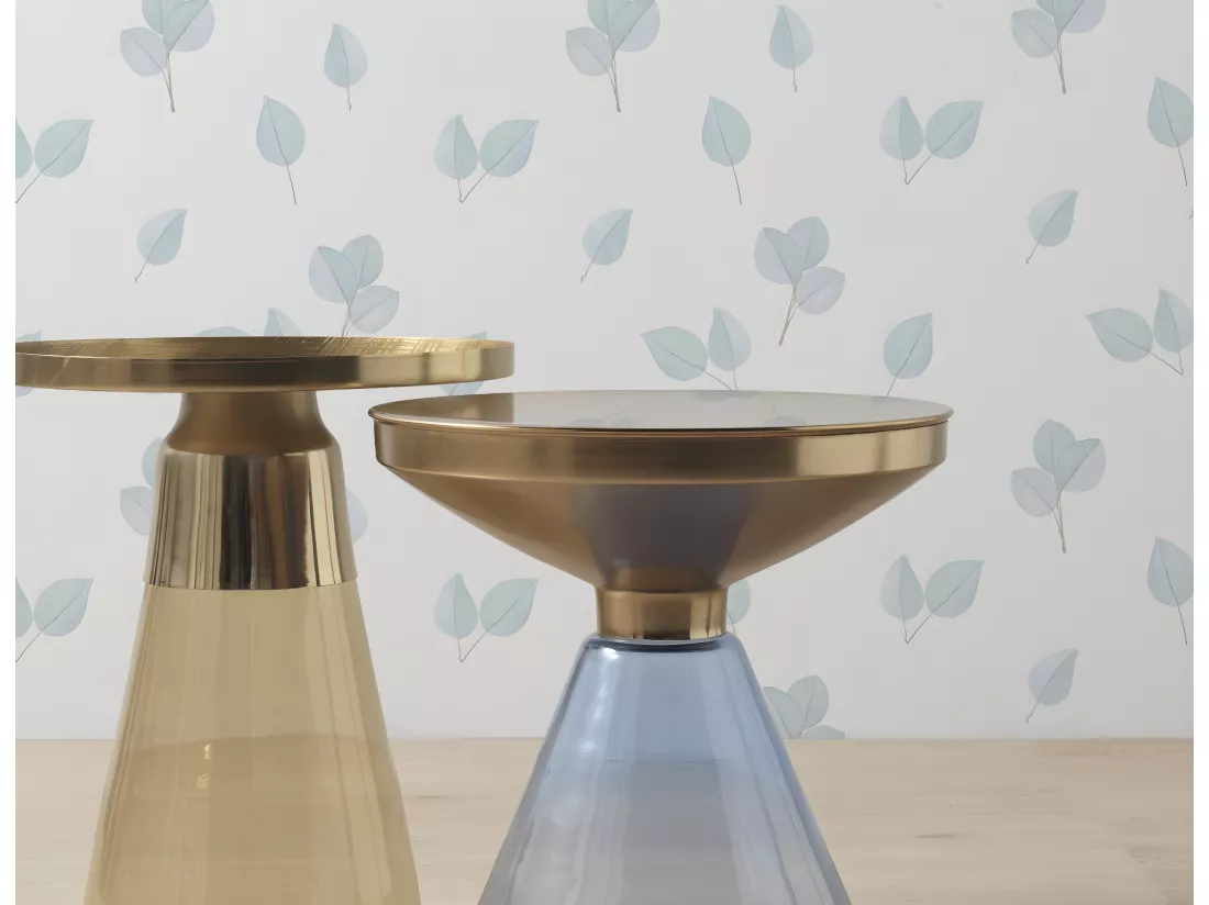 Table d'appoint avec base en verre bleu et plateau en métal doré