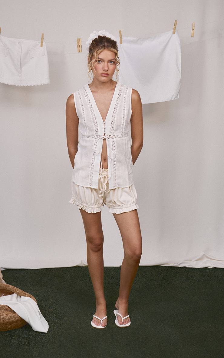 Blanc Haut En Coton Avec Bordure Broderie Anglaise Et Ourlet Fendu