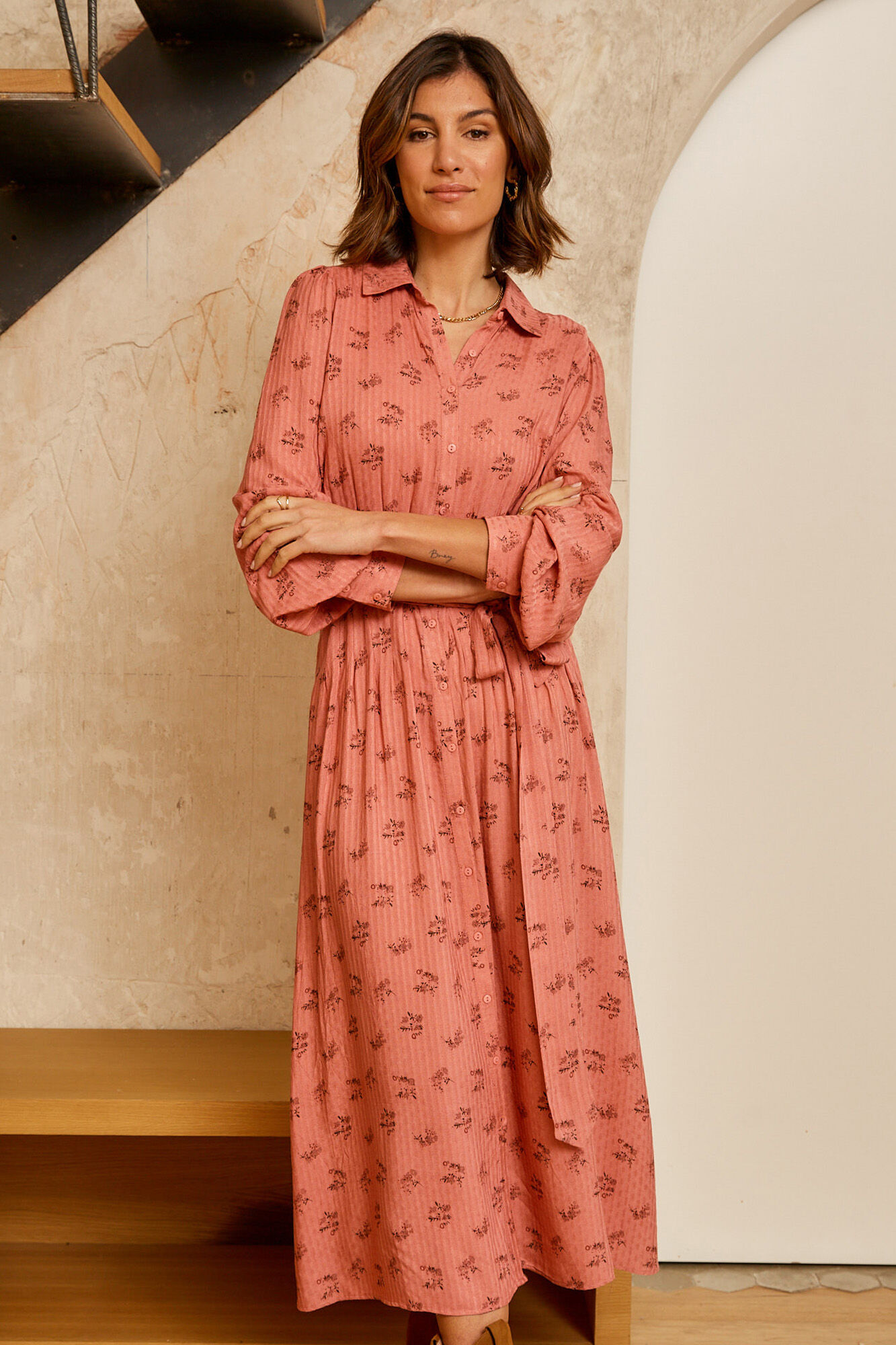 Vestido com cinto e maquiagem - Rosa