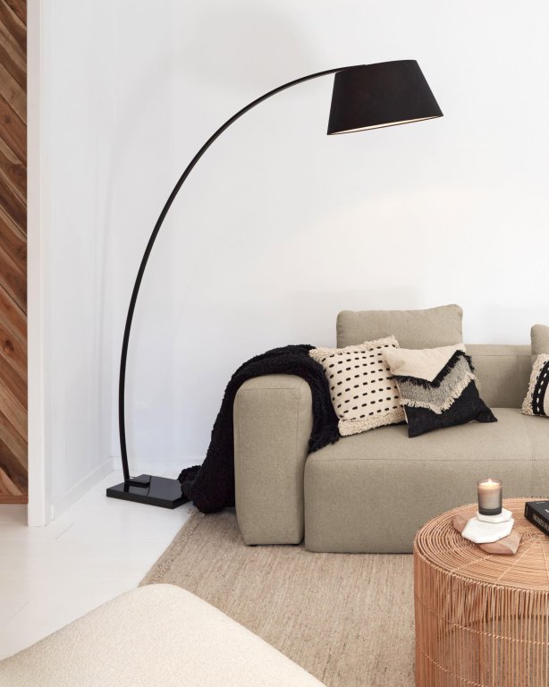Kave Home Juhe booglamp zwart