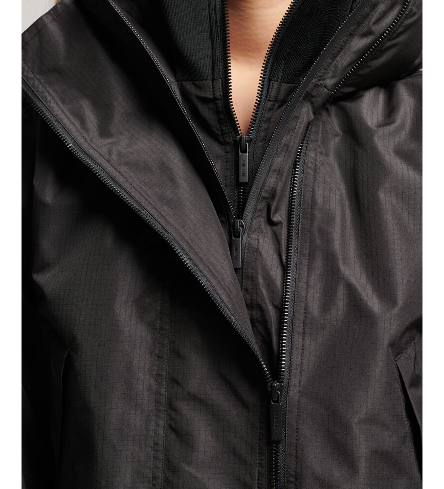 Jaqueta corta-vento Superdry SD-Windheater, preta