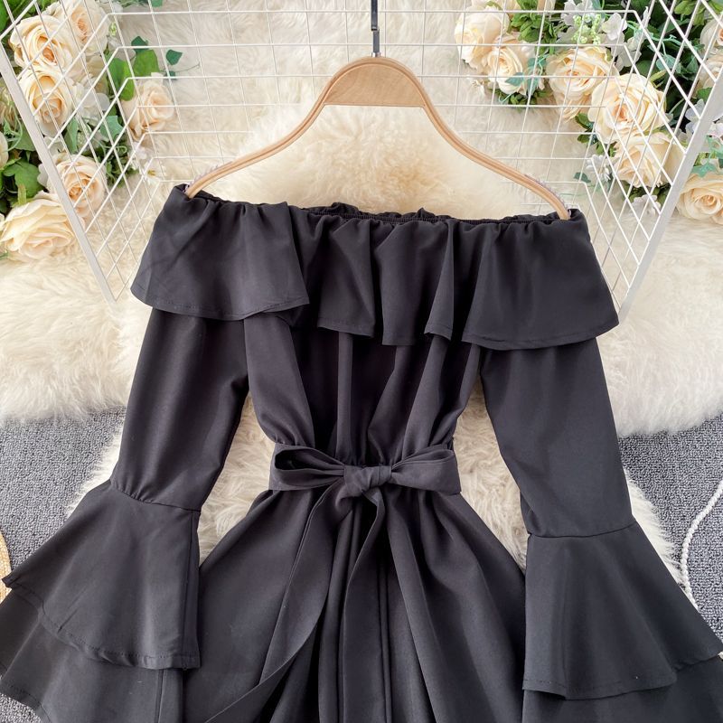 Lucuna - Romper met klokmouwen, off-shoulder en strikceintuur
