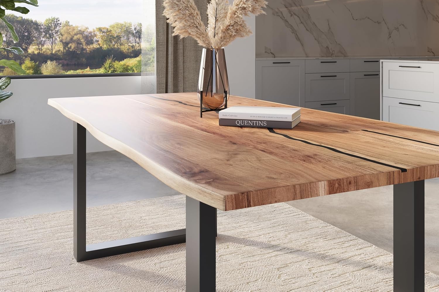 SAM Baumkantentisch 220 x 100 cm Polly, Epoxidharz-Adern in Schwarz, Akazienholz massiv + naturfarben, Esstisch mit U-Eisengestell Schwarz, Tischplatte 26 mm, Esszimmertisch mit echter Baumkante