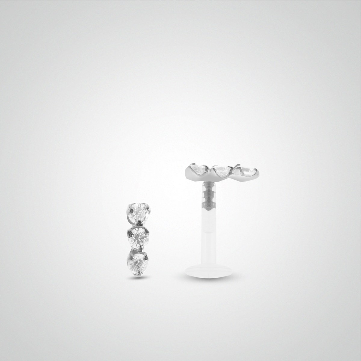 Piercing conch or blanc avec trois oxydes zirconium blancs 2 mm