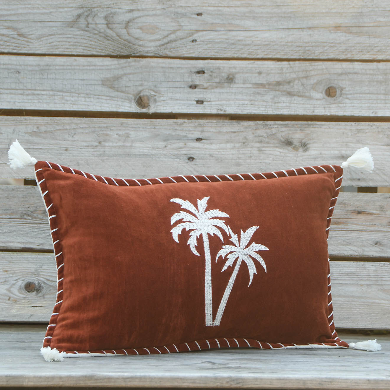 Febronie Housse de coussin Bali en Velours brodée terracotta - 50x30 cm
