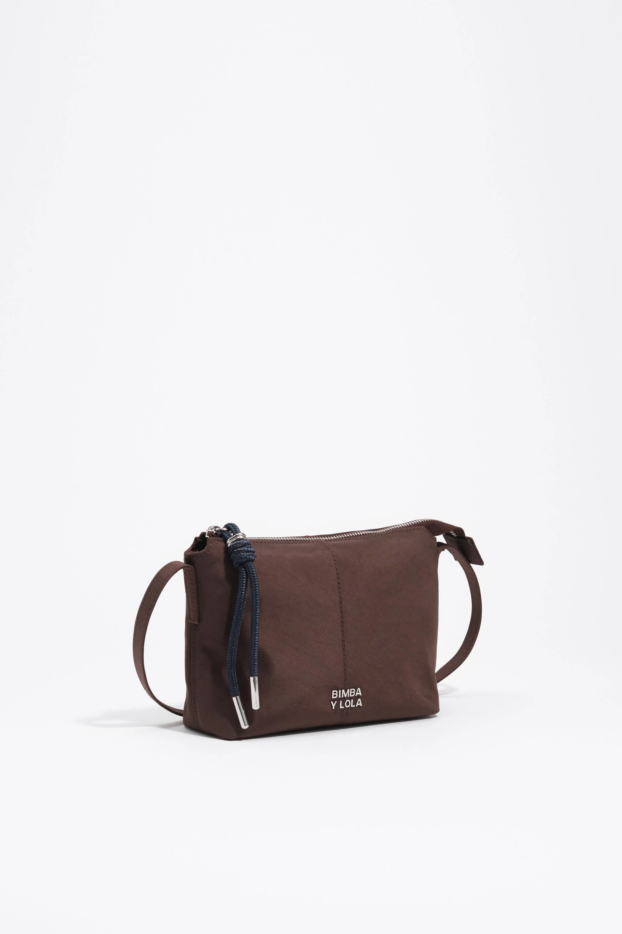 Bolsa transversal mini em nylon cor mocha