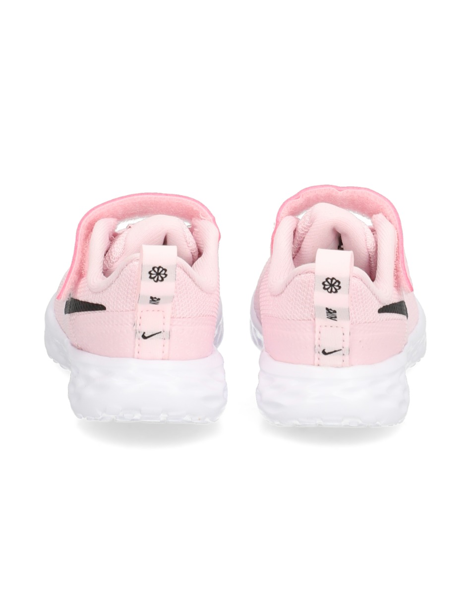 Nike Revolution 6