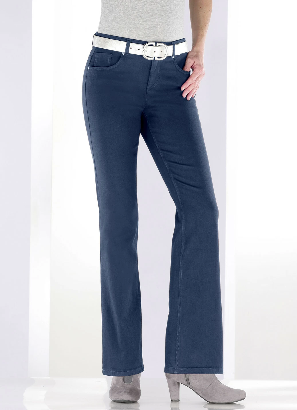 Magic-Jeans mit modisch weiterem Beinverlauf