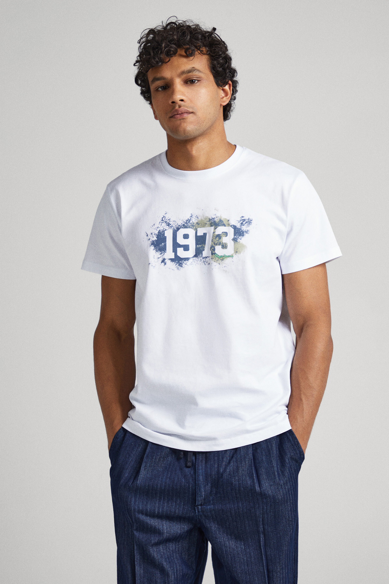Camiseta com estampa do logotipo de 1973